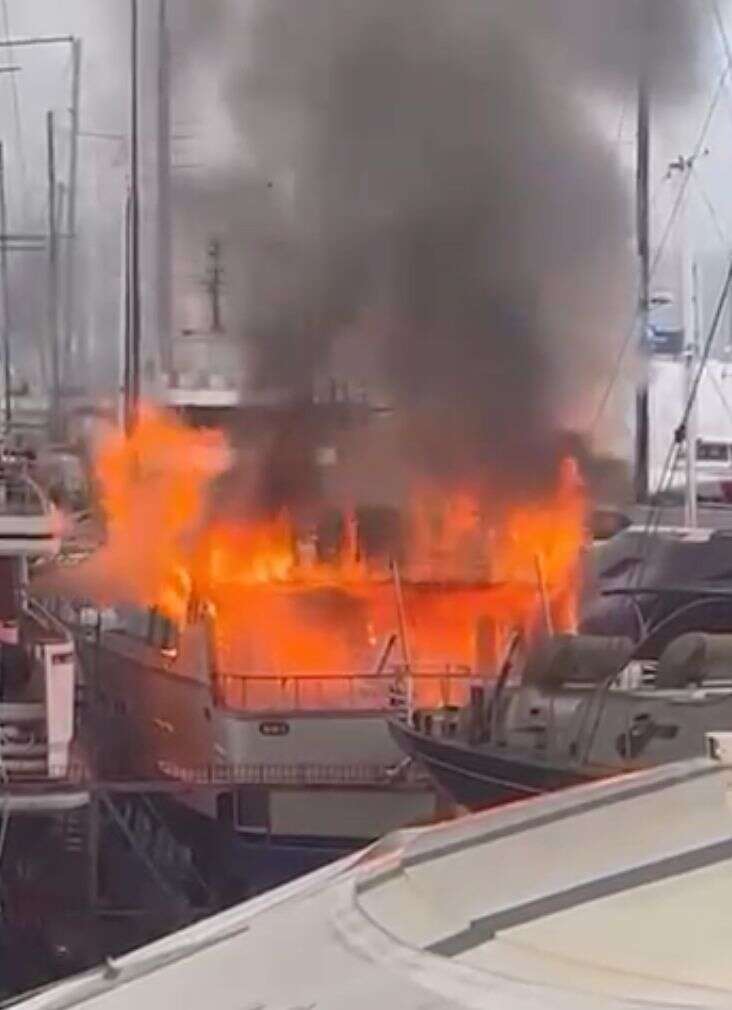 Bodrum’da Tersanede Korkutan Yangın: 22 Metrelik Milyonluk Motoryat Alevlere Teslim Oldu 1